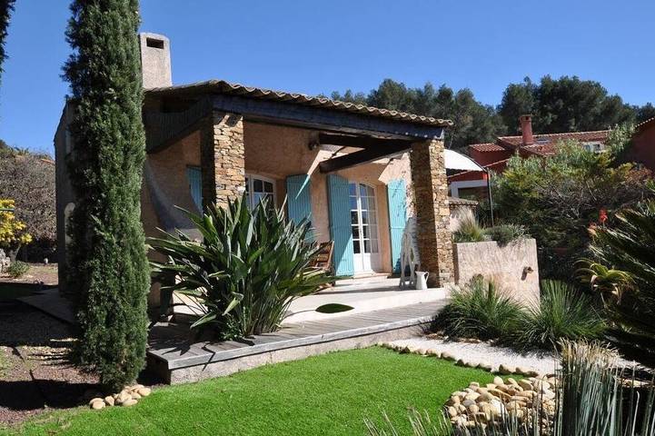Villa pour 5 personnes, avec terrasse ainsi que jardin et jacuzzi à Carqueiranne