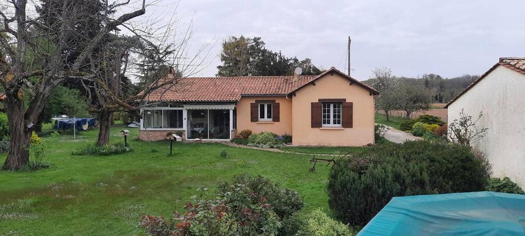 Location de vacances pour 4 personnes, avec piscine ainsi que jardin et vue à Cours-de-Pile - 2