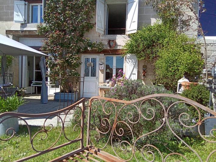 Chambre d’hôte pour 2 personnes, avec vue ainsi que piscine et jardin dans le Jura - 4