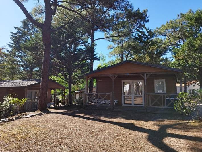 Camping pour 4 personnes, avec Terrasse ainsi que Jardin et Piscine à La Faute-sur-Mer