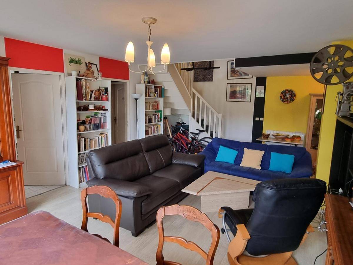 Appartement de vacances entier, Double Room with Private Bathroom in Rosny-sous-Bois, Seine-Saint-Denis