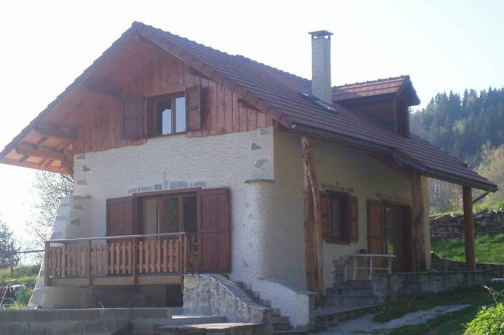 Location de vacances pour 6 personnes, avec jardin et balcon à Sainte-Agnès (Isère)