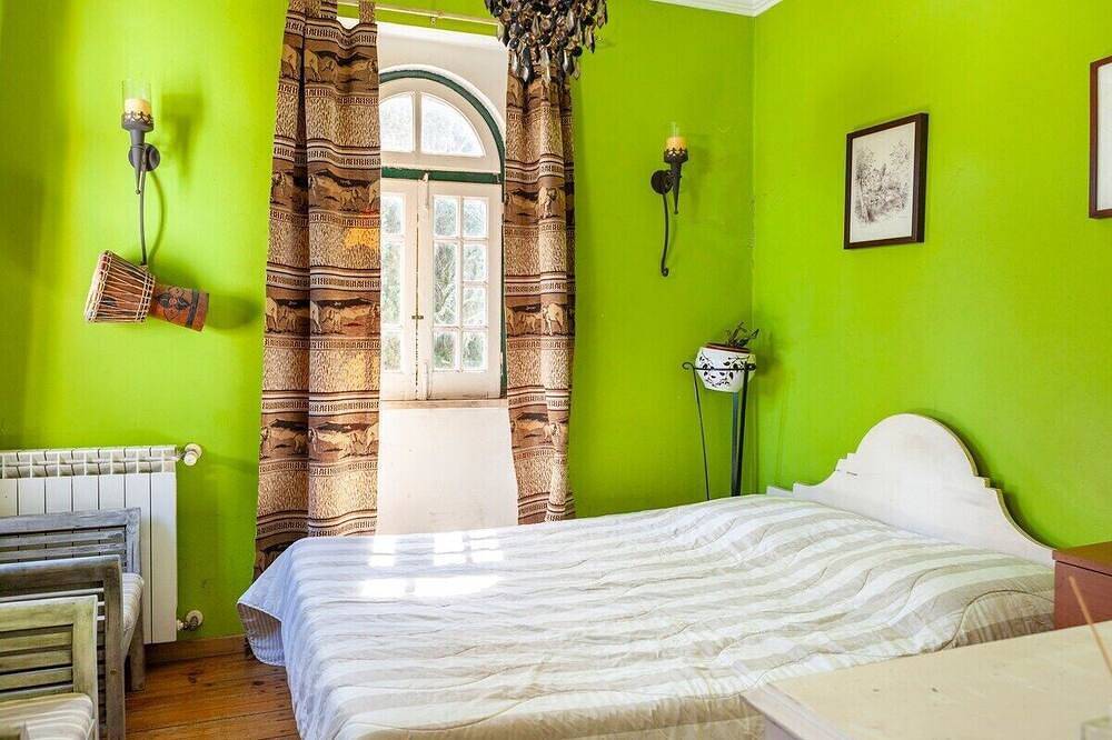 B&B Green Room African Style in Ramalhal, Lisbon District