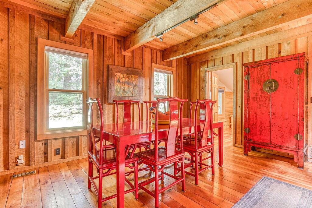 Luxe compound with private sauna, hot tub, rec house & fireplace in Welches, Mount Hood