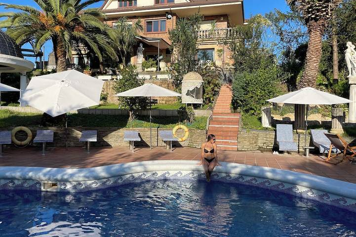Villa for 16 people, with hot tub and garden as well as terrace - 1