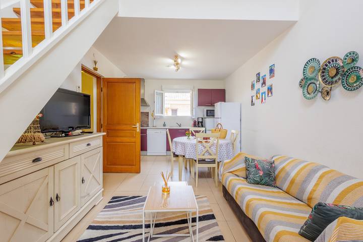 Location de vacances pour 6 personnes, avec terrasse ainsi que jardin et piscine dans Prunete - 2