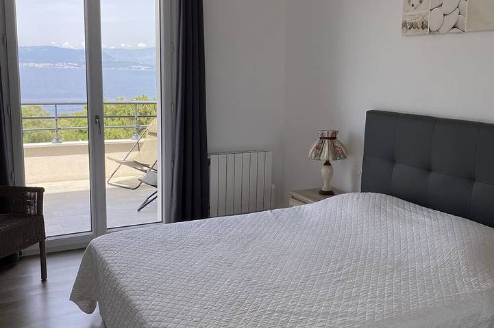 Appartement entier, Appartement avec superbe vue mer à 200m de la plage et 10mn de Porticcio in Pietrosella, Golfe D'Ajaccio