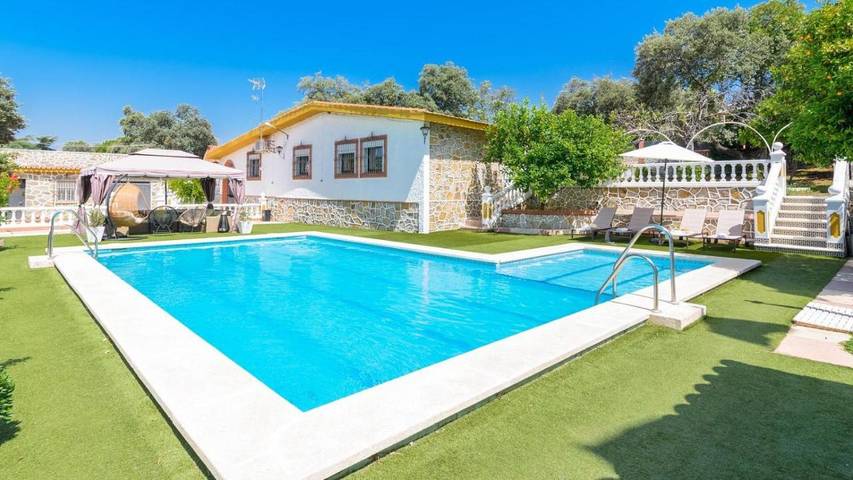 Casa rural para 11 personas, con Terraza además de Jardín y Piscina en El Garrobo