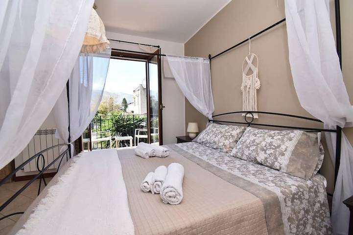 Villa pour 6 personnes, avec balcon ainsi que jacuzzi et jardin à Carini - 4