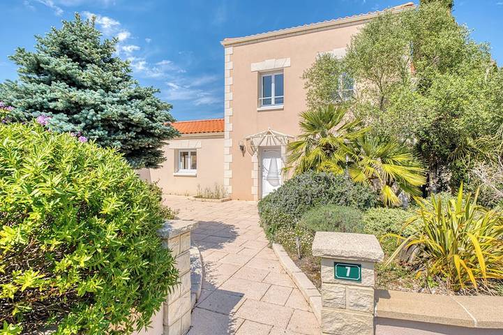 Villa pour 18 personnes, avec jardin et balcon ainsi que sauna et jacuzzi