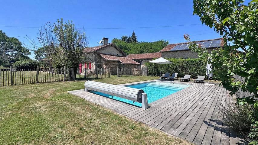 Gîte pour 9 personnes, avec Terrasse ainsi que Jardin et Piscine