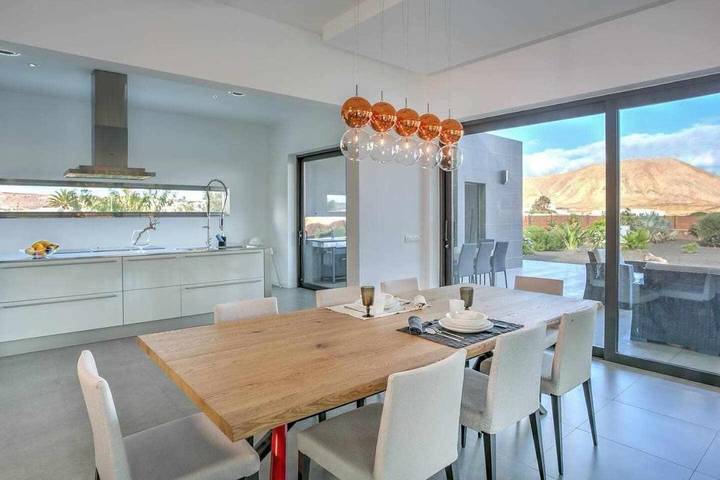 Chalet para 6 personas, con jacuzzi y balcón además de jardín y piscina en Fuerteventura - 4