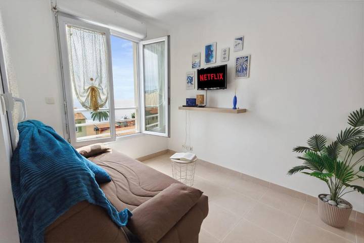 Gîte pour 2 personnes, avec terrasse dans Plage Carras Nice