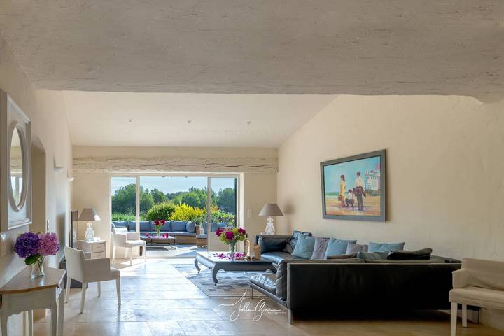 Ganze Ferienwohnung, Villa in luxury holiday club on Valbonne - Swimming pools - bedroom Aircon - Wifi - Tennis - Restaurant in Mouans-Sartoux, Mittelmeerküste (Frankreich)