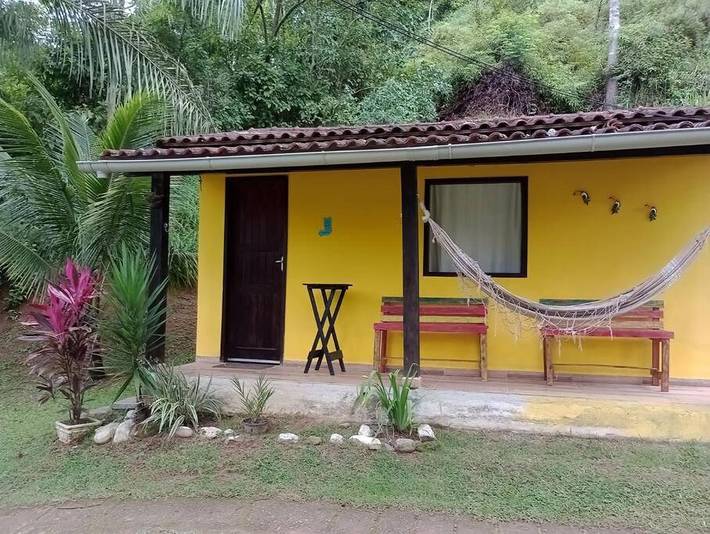 Casas e apartamentos de temporada para 5 pessoas, com piscina e jardim em Casimiro de Abreu