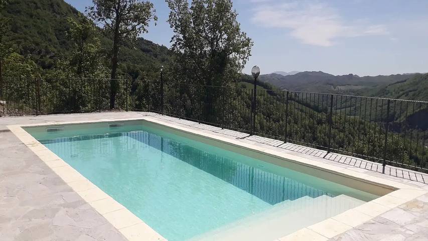 Ferienhaus für 13 Personen, mit Pool und Garten in Marche