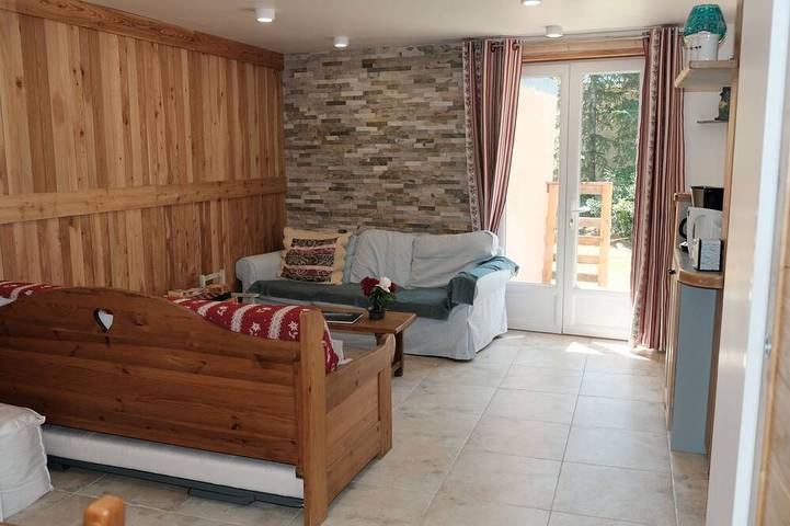 Location de vacances pour 8 personnes, avec jardin et terrasse à La Roche-des-Arnauds