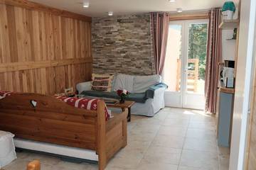 Gîte pour 8 personnes, avec terrasse et jardin à La Roche-des-Arnauds