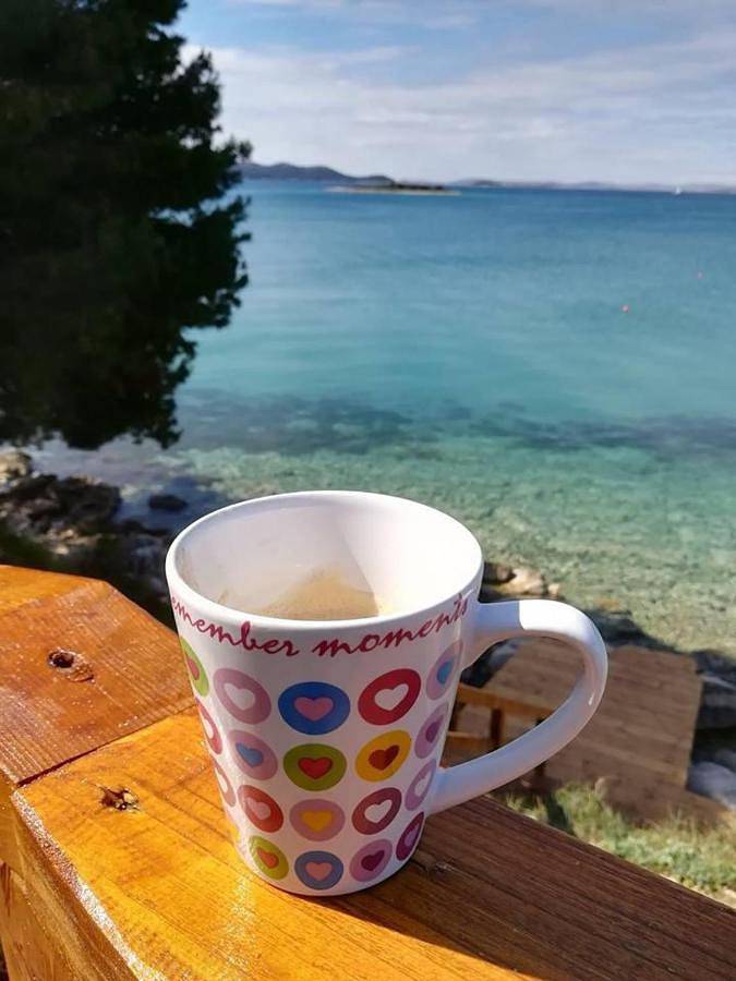 Camping für 4 Personen, mit Terrasse und Garten sowie Ausblick in Pakostane