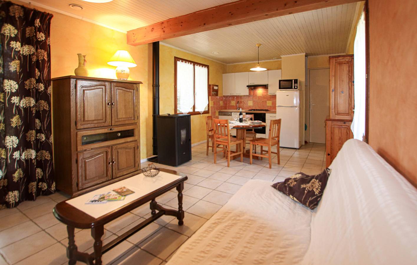 Apartamento moderno con piscina, WiFi y aparcamiento a 1,5 km de Saint-Martin-d'Août in Saint-Martin-d'Août, Región de Valence