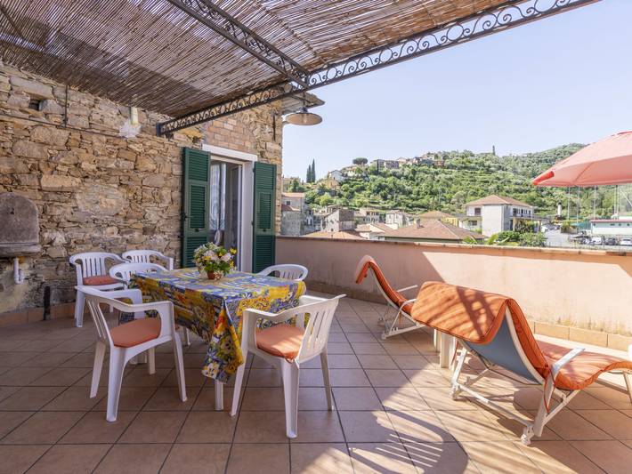 Ferienwohnung für 6 Personen, mit Ausblick und Terrasse sowie Garten, mit Haustier in Dolcedo