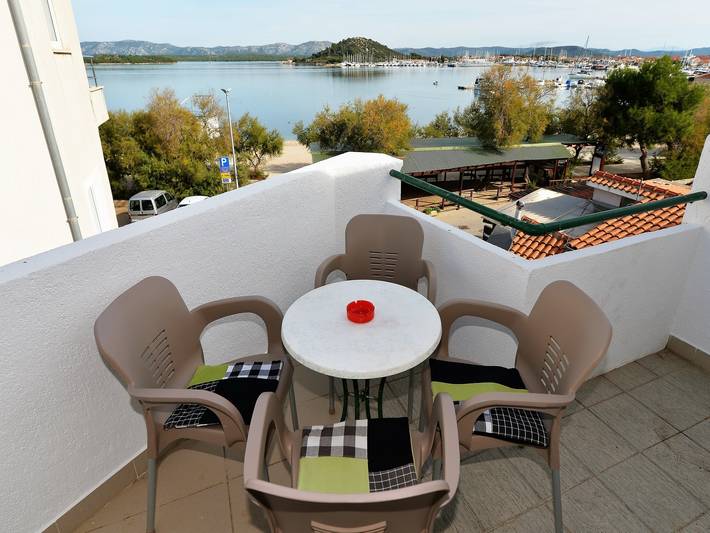 Apartament wakacyjny dla 3 osób, z Widok na ocean i Balkon w Murter (wyspa)