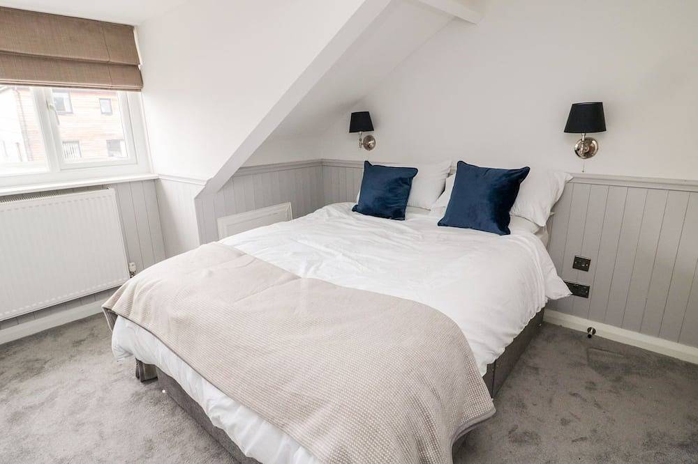 Bay Cottage, pet friendly, country holiday cottage in Cullercoats in Tynemouth, North Tyneside