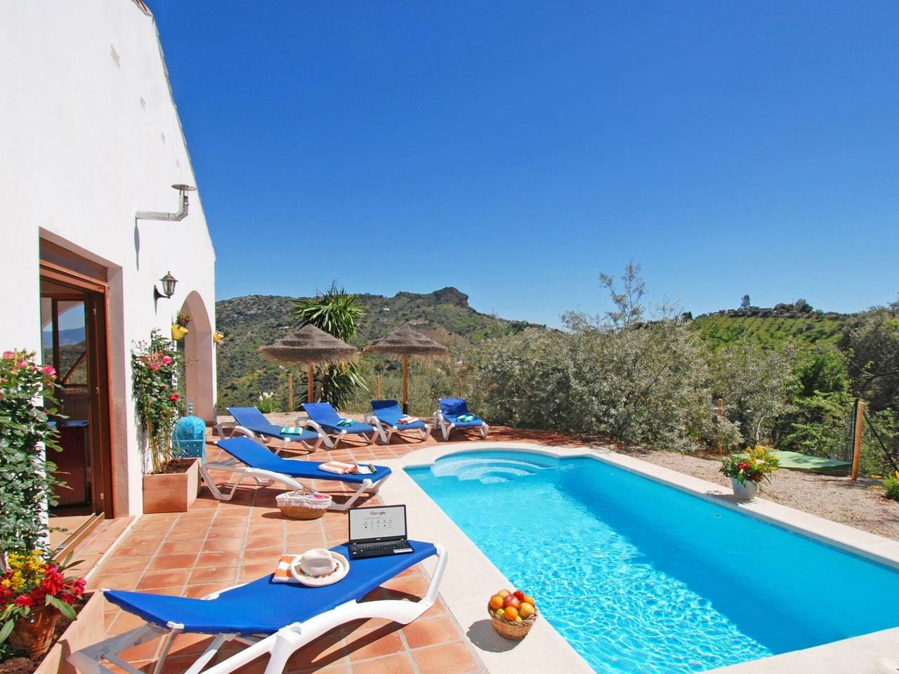 Villa Roble, Pers, Beheizter Pool, Petfriendly in Comares, Provincia de Málaga