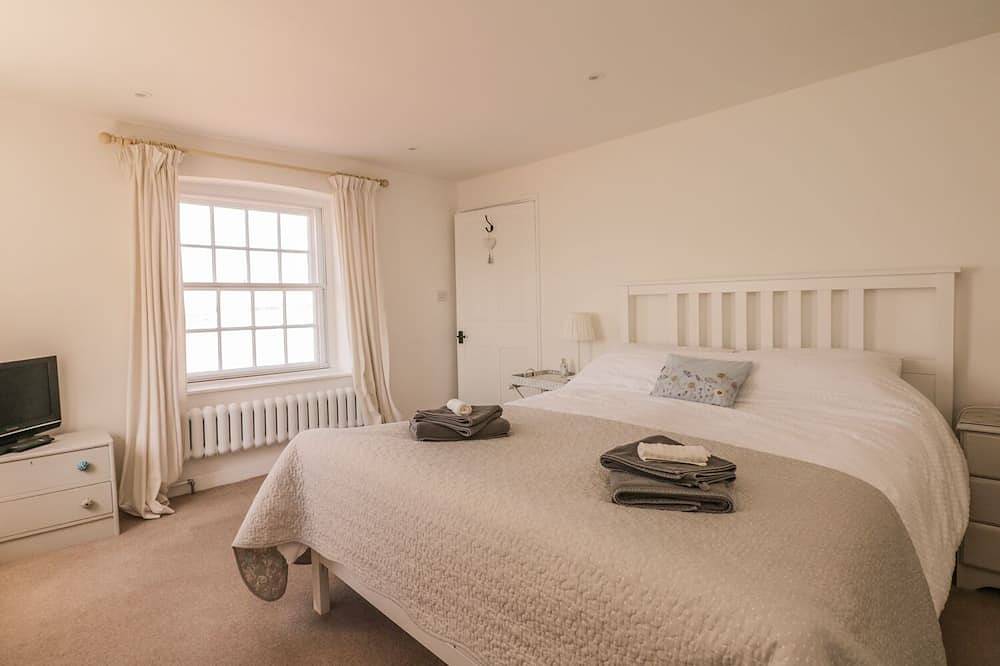 Searles, pet friendly, luxury holiday cottage in Lympstone in Lympstone, Devon