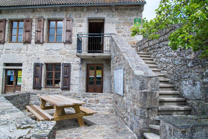 Gîte pour 5 personnes, avec Balcon ainsi que Terrasse et Vue dans Anterrieux