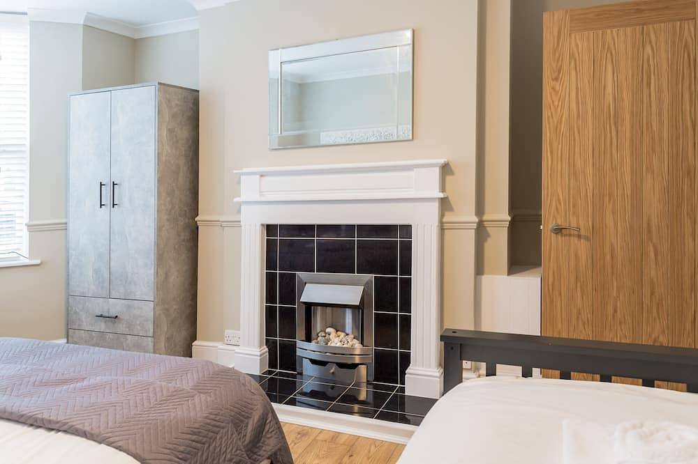 Entire apartment, Cirencester Road - Elegant 5 bedroom semi-detached house with garden and patio in Cheltenham, Gloucestershire