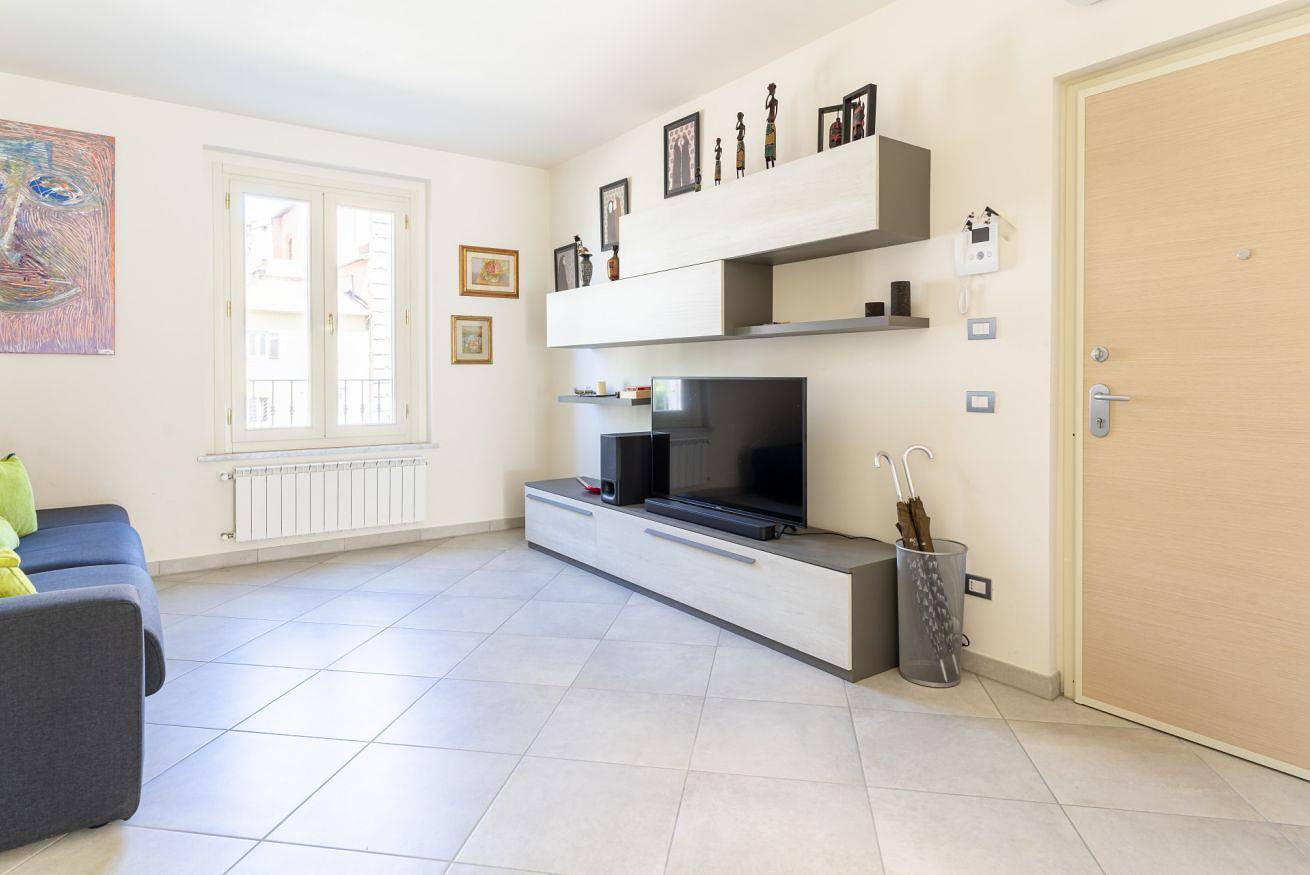 Entire apartment, Piccola Venezia Bright Apartment with Balcony! in Livorno, Etruscan Coast