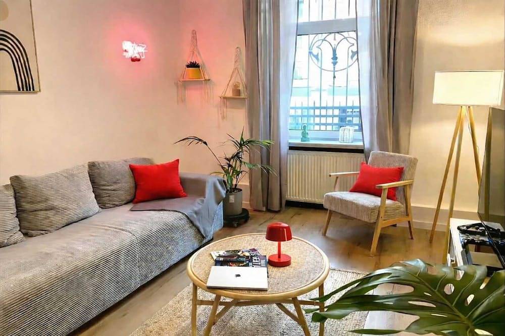 Apartamento inteiro, 🌿 Cozy City Apartment| Fairgrounds | Workspace | Click here to see more 👇 in Frankfurt, Hessen do Sul