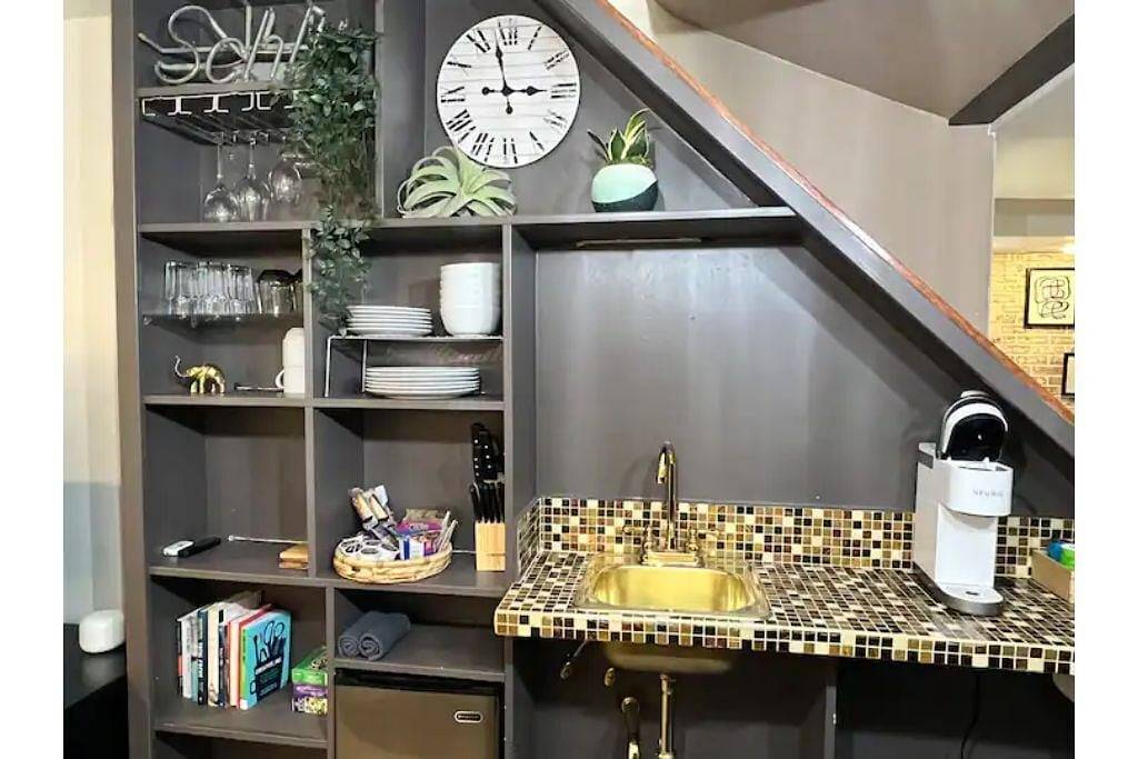 Ganze Wohnung, Spacious basement apt. Off-street parking, washer & dryer, kitchenette, sleeps 4 in Salem (OR), Willamette Valley