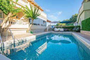 Ferienwohnung für 3 Personen, mit Pool und Terrasse in Rab Stadt