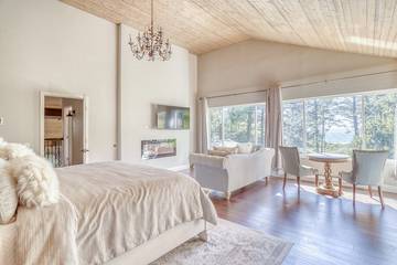 Vacation Home for 12 Guests in Lincoln Beach, Oregon Coast, Picture 3