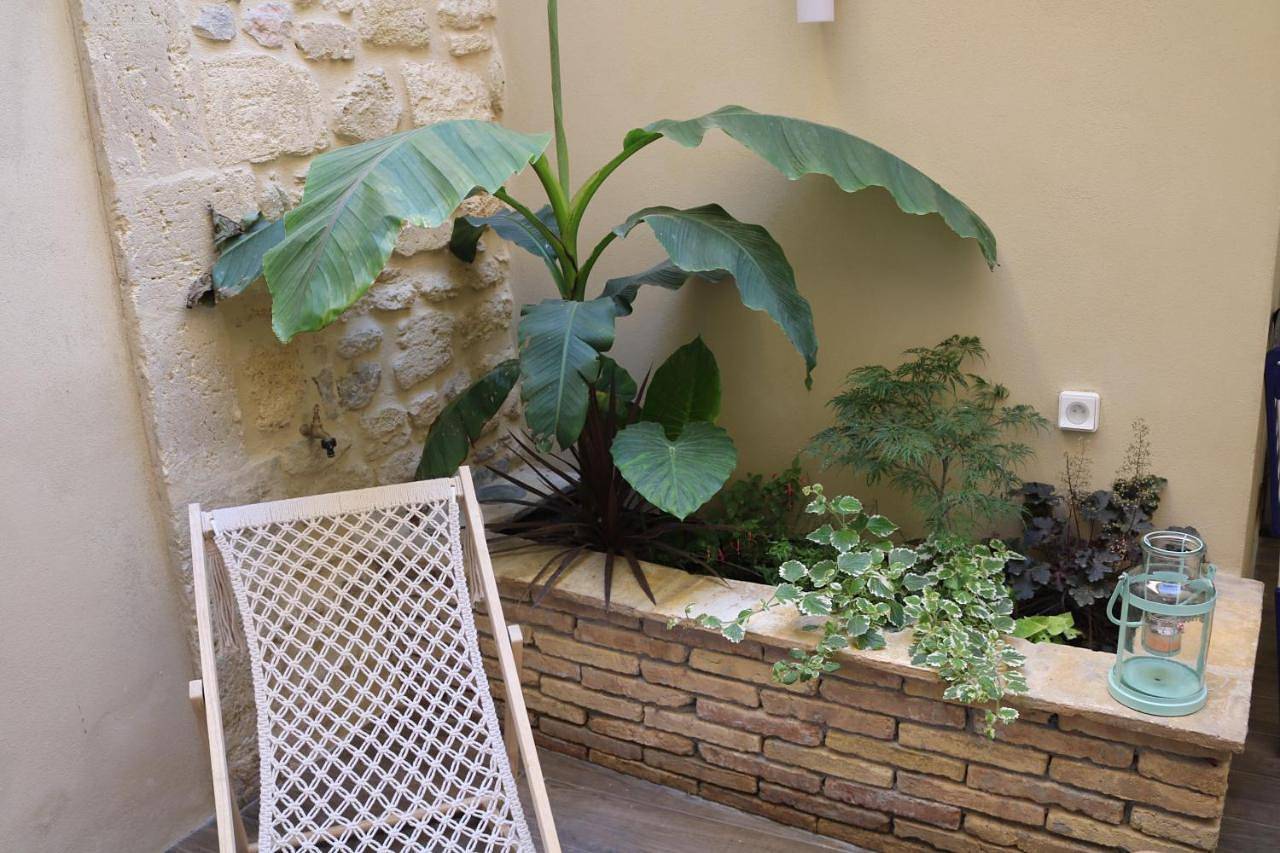 Appartement entier, Two-Bedroom Apartment in Aimargues, Côte méditerranéenne (France)