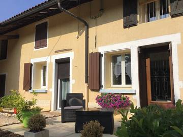 Gîte pour 11 personnes, avec terrasse et jardin à Treffort-Cuisiat