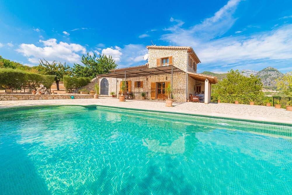Awesome home in Selva with private swimming pool, can be inside or outside in Selva, Majorca Center