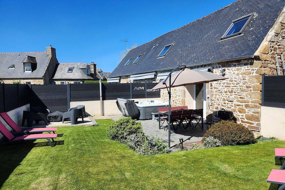 Cottage Les Korrigans 3* Spa Privatif and Sauna - 2 to 6 people. in Trélévern, Rosa Granitküste