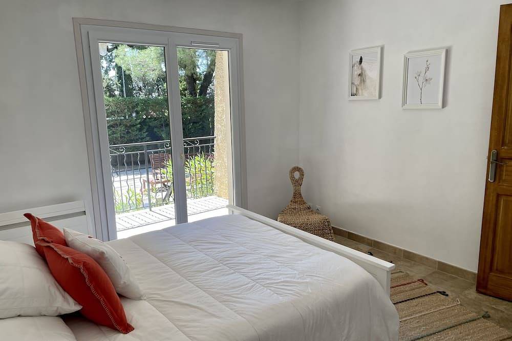 Maison de Vacances 4 Chambres Avec Piscine Privée en Provence in Lamanon, Region de Arles