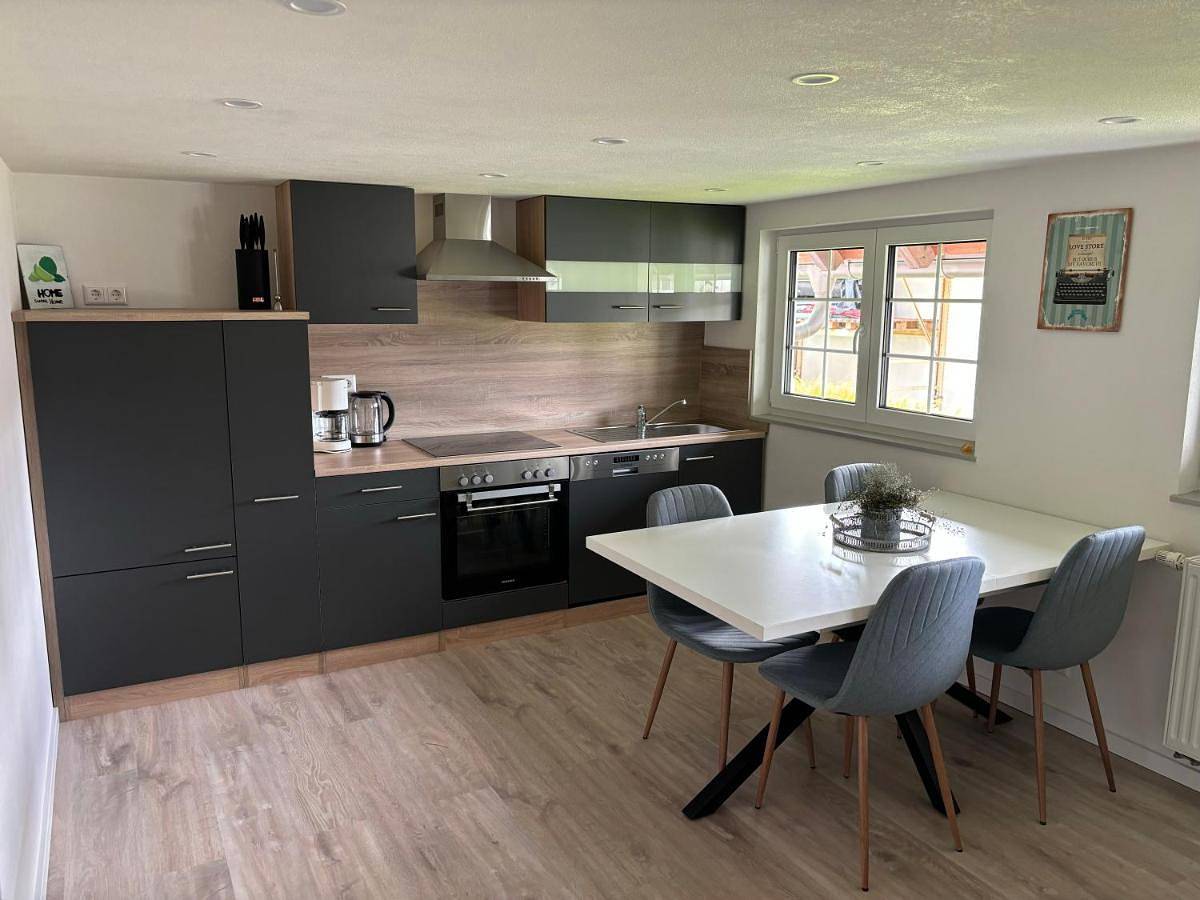Appartement entier, Geräumige Ferienwohnung in ruhiger Lage, perfekt zum Entspannen in Freistett, Rheinau