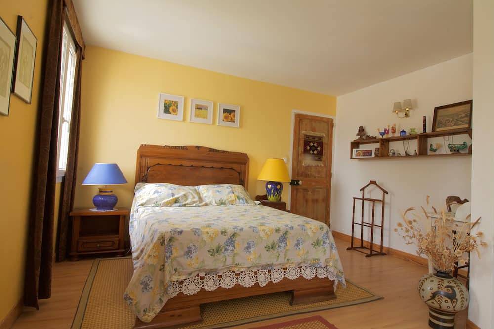 Une grande maison de campagne au coeur d'une magnifique région touristique in Le Thou, Région de Rochefort