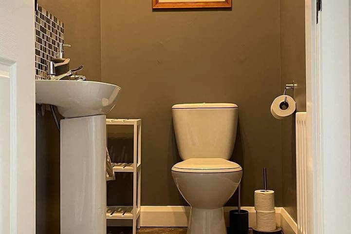 The Glynn, Portrush. Deluxe holiday home, 8 beds 12 guests 5 bedrooms. in Portrush, County Antrim
