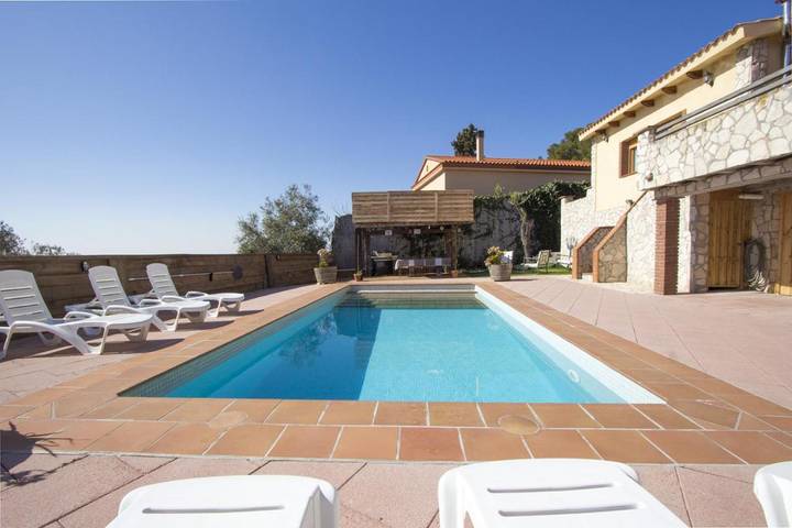 Casa rural para 9 personas, con Balcón y Terraza además de Jardín y Piscina en Pla del Panadés - 3