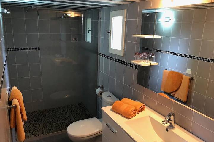 Gîte pour 2 personnes, avec piscine ainsi que jardin et terrasse, animaux acceptés à Roussillon - 3
