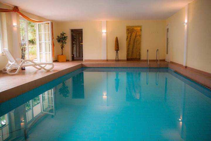 Hôtel pour 3 personnes, avec vue et jardin ainsi que piscine et sauna, animaux acceptés