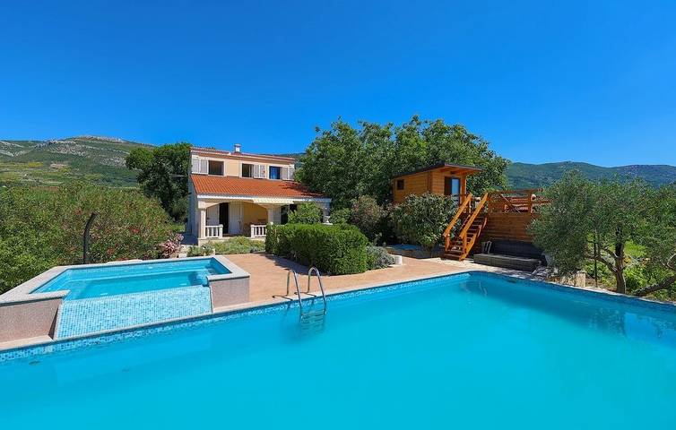Villa für 10 Personen, mit Balkon/Terrasse und Garten sowie Pool und Sauna in Kaštela