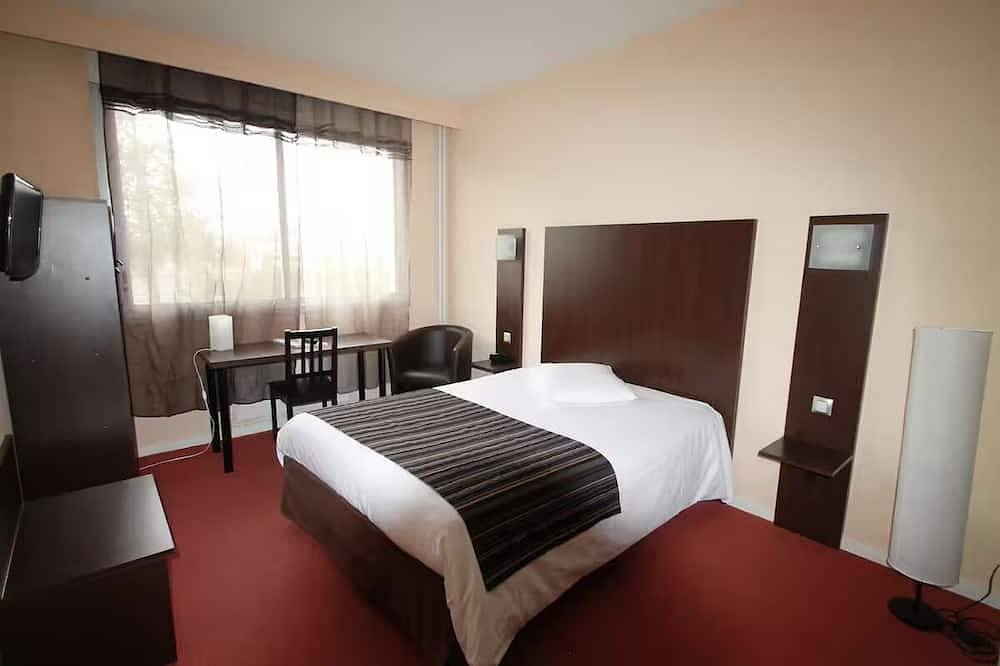 Comfortable Stay with Cozy Rooms and Proximity to Olympic Park, Free Parking in Saint-Priest, Lyon region