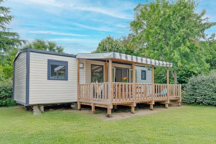 Camping pour 5 personnes, avec jardin et bassin pour enfant ainsi que piscine et jacuzzi à Les Moutiers-en-Retz - 4